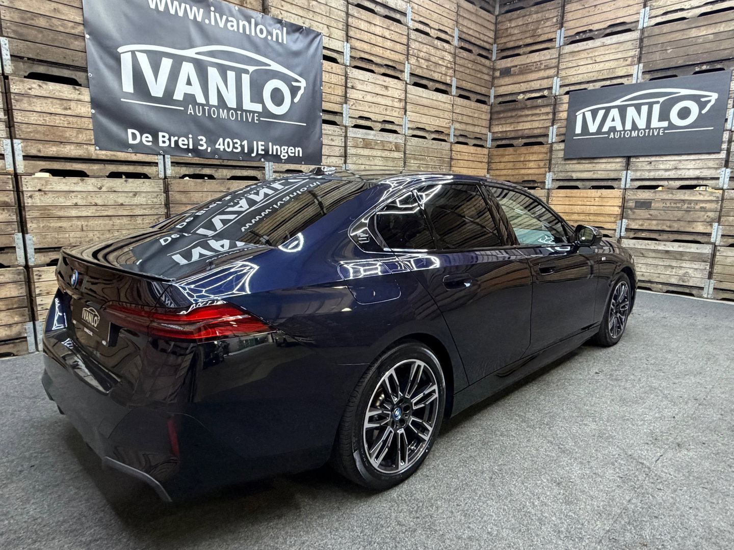 BMW i5 EDrive40 84 kWh Pro B&W M-Sport Pano iconic grill LED Navi Memory 19"LM