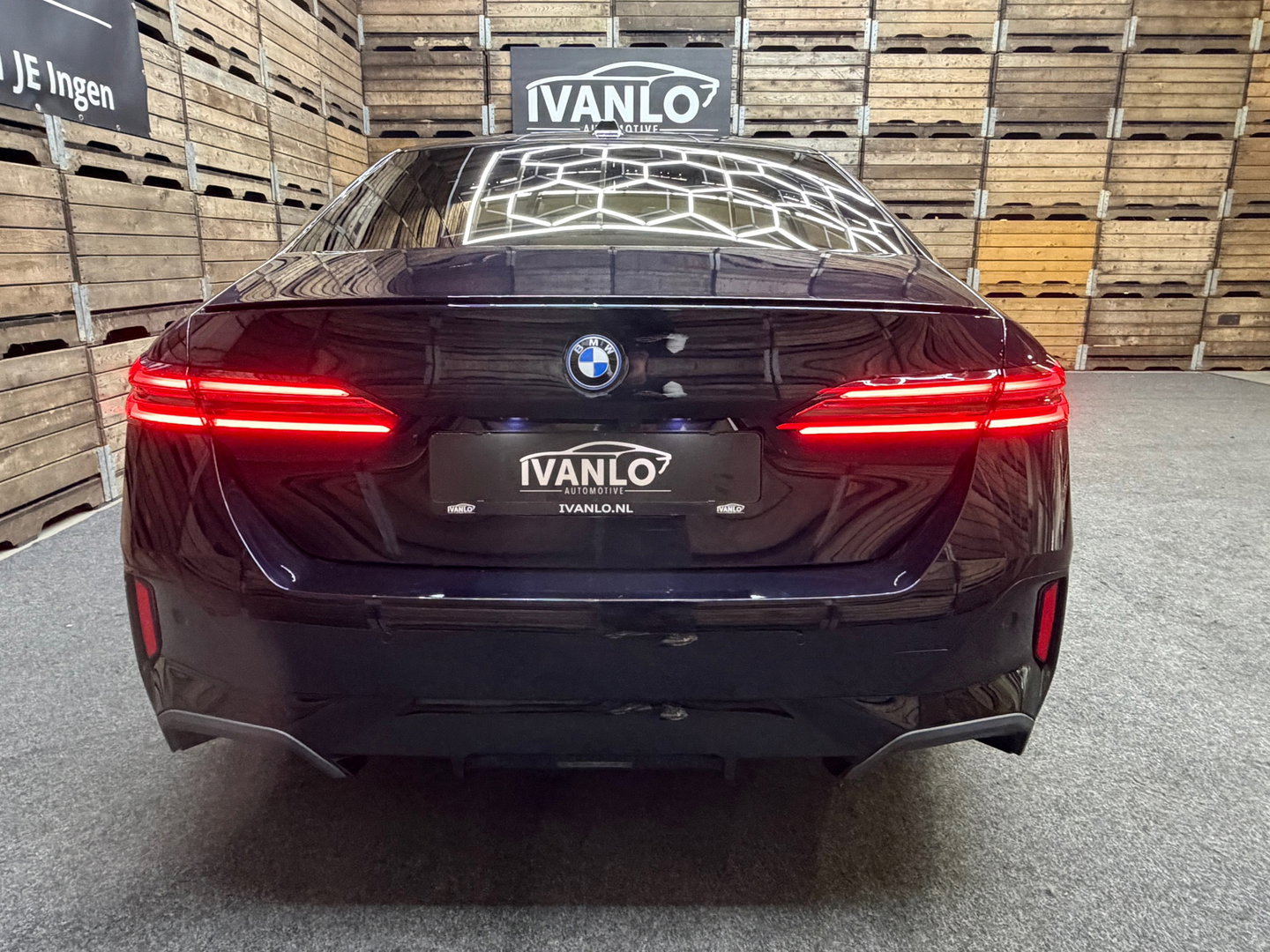 BMW i5 EDrive40 84 kWh Pro B&W M-Sport Pano iconic grill LED Navi Memory 19"LM