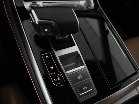 Audi Q7 55 TFSI e quattro Pro Line Plus | Panoramadak | Trekhaak | Leder | Stoelkoeling | Camera | Cruise control | Navigatie | Carplay | Stoelverwarming | Bang & Olufsen | Memory |