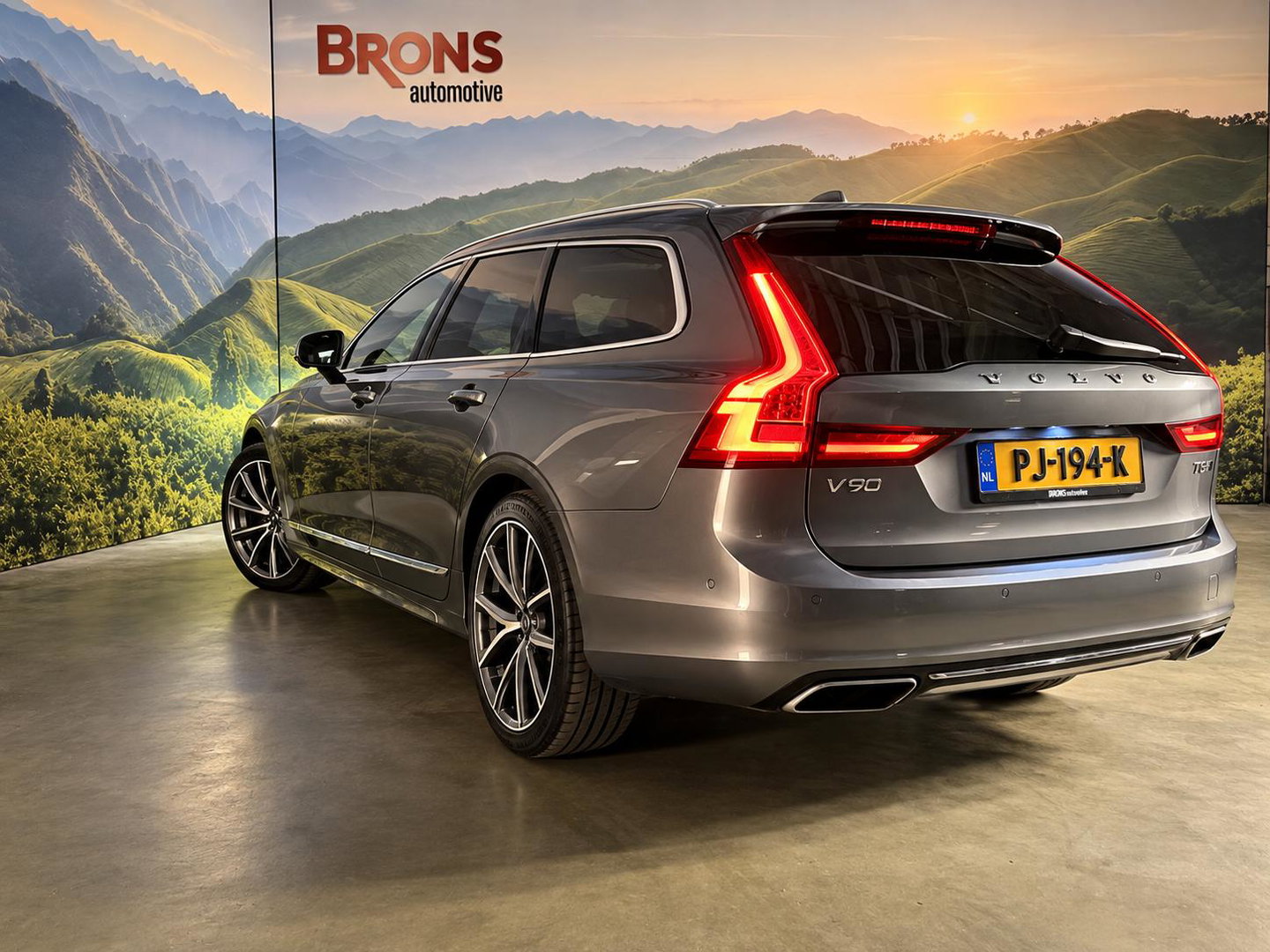 Volvo V90 2.0 T8 AWD Inscription Pano I stoel ventilatie l B&W