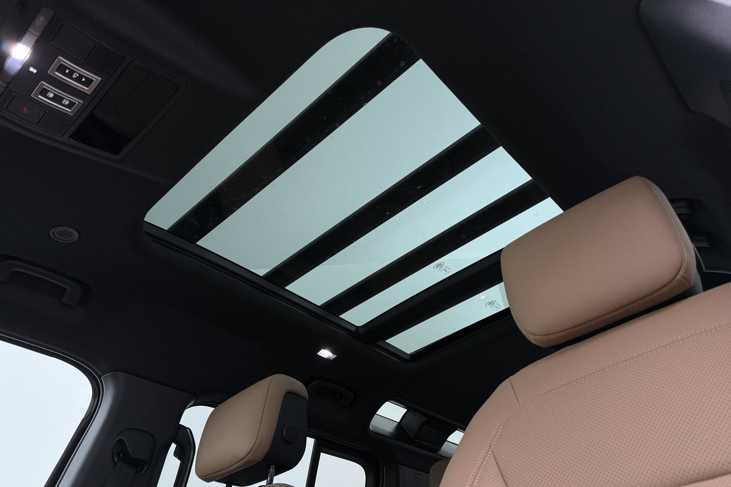 Land Rover Defender 110 P300e X-Dynamic HSE | HERITAGE 22 Inch | Explorer Pack | ClearSight | Meridian Surround | Head-Up | ACC | Panoramadak | Trekhaak