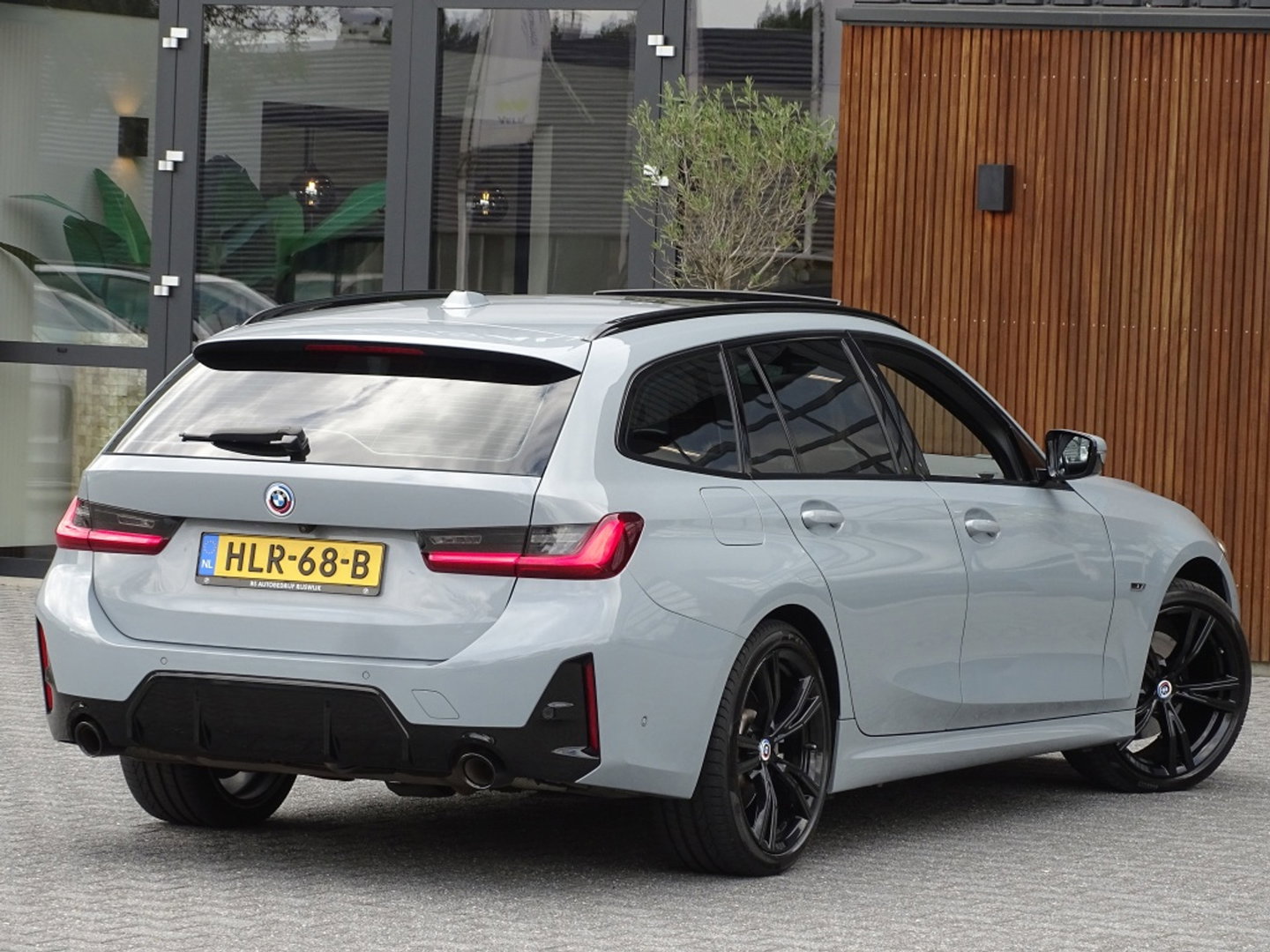 BMW 3 Serie Touring 330e 292PK X-Drive M-Sport / Brooklyn / 2022 / pano / LED
