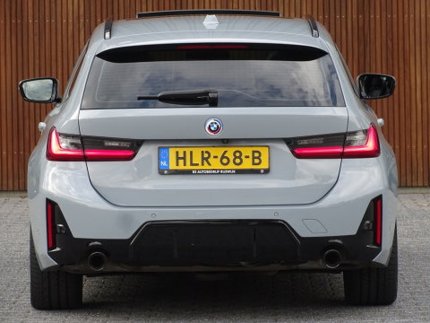 BMW 3 Serie Touring 330e 292PK X-Drive M-Sport / Brooklyn / 2022 / pano / LED