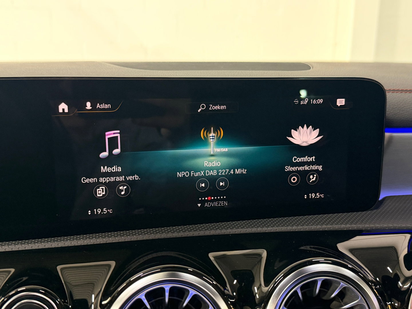 Mercedes-Benz CLA-Klasse 200 Business Solution AMG