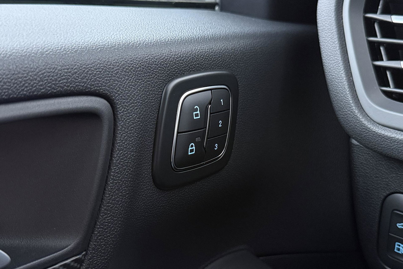Ford Kuga 2.5 PHEV ST-Line X | ACC | B&O | 360° Camera | BLIS | Winterpack | Memory | Keyless | Park Assist