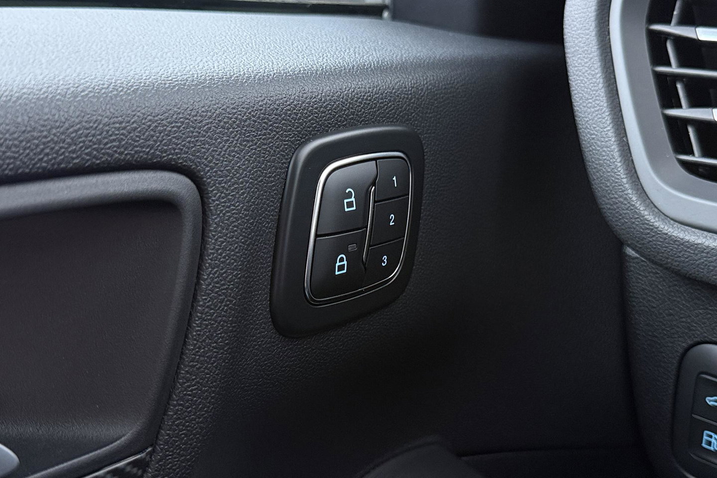 Ford Kuga 2.5 PHEV ST-Line X | ACC | B&O | 360° Camera | BLIS | Winterpack | Memory | Keyless | Park Assist