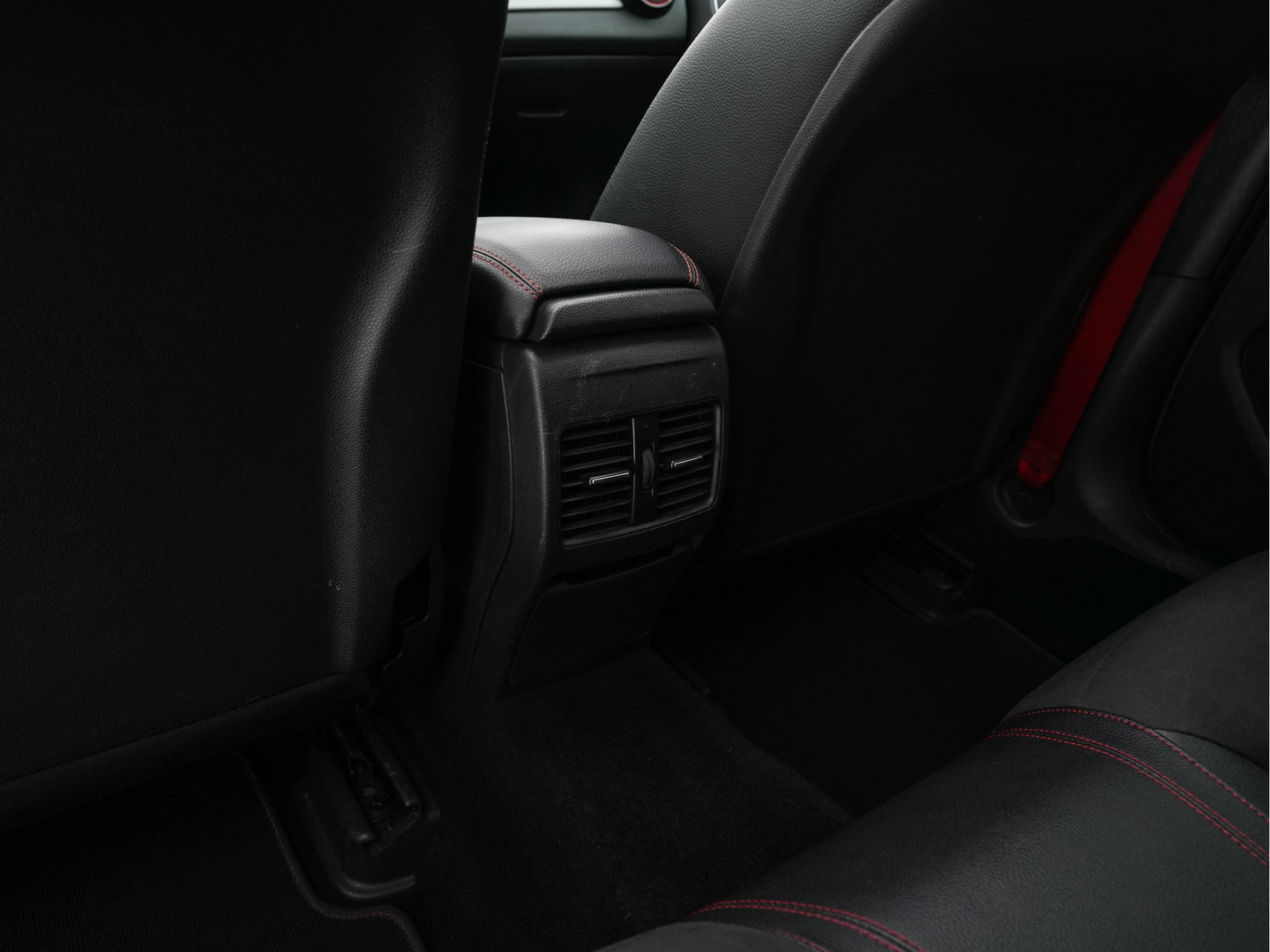 Mercedes-Benz GLA AMG 45 4MATIC Aut.*PANO | XENON | LEATHER-ALCANTARA | MEMORY-PACK | HARMAN/KARDON | KEYLESS |  CAMERA | SPORTSEATS | HEATED-SEATS | NAVI-FULLMAP | SHIFTPADDLES  | ECC | PDC | CRUISE | 20''ALU*