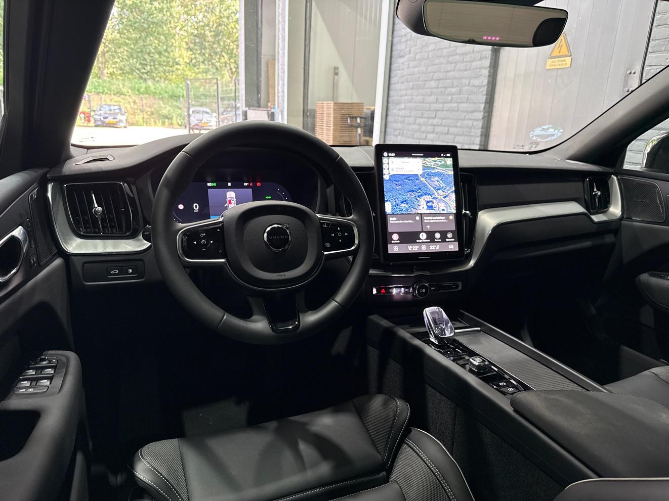 Volvo XC60 T6 Plus Black Edition | Harman/Kardon | Pilot Assist | Panoramadak | 360° Camera | Head-Up | Stoel+Stuurverwarming | 21 Inch