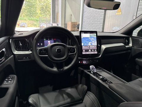 Volvo XC60 T6 Plus Black Edition | Harman/Kardon | Pilot Assist | Panoramadak | 360° Camera | Head-Up | Stoel+Stuurverwarming | 21 Inch