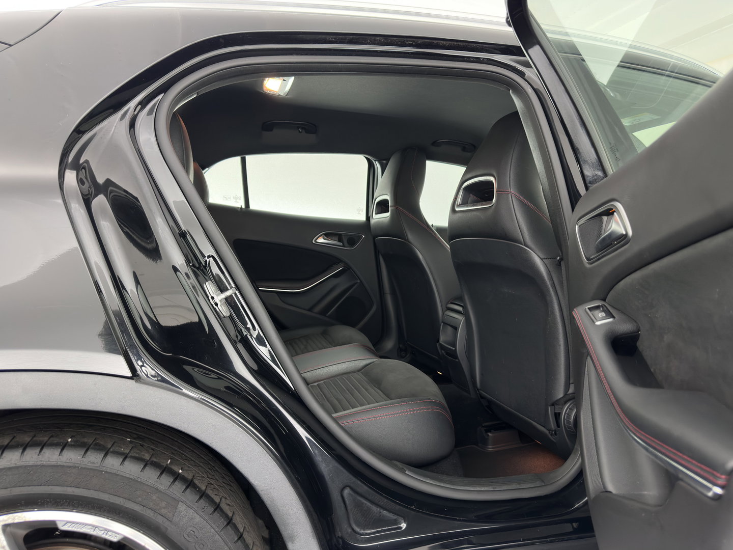 Mercedes-Benz GLA 180 d AMG (INCL.BTW) Aut. *LEATHER-MICROFIBRE | XENON | MEMORY-PACK | HEATED-SPORTSEATS | SHIFT-PADDLES | NAVI-FULLMAP | ECC | PDC | CRUISE | 18''ALU*