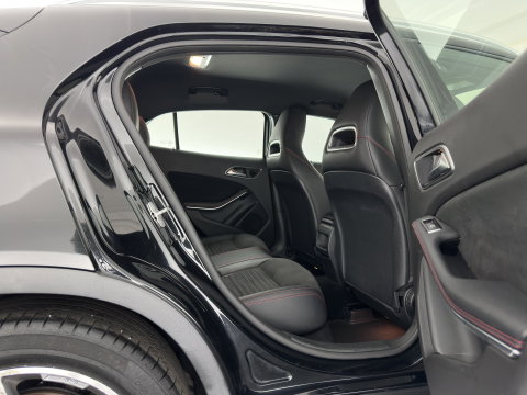 Mercedes-Benz GLA 180 d AMG (INCL.BTW) Aut. *LEATHER-MICROFIBRE | XENON | MEMORY-PACK | HEATED-SPORTSEATS | SHIFT-PADDLES | NAVI-FULLMAP | ECC | PDC | CRUISE | 18''ALU*