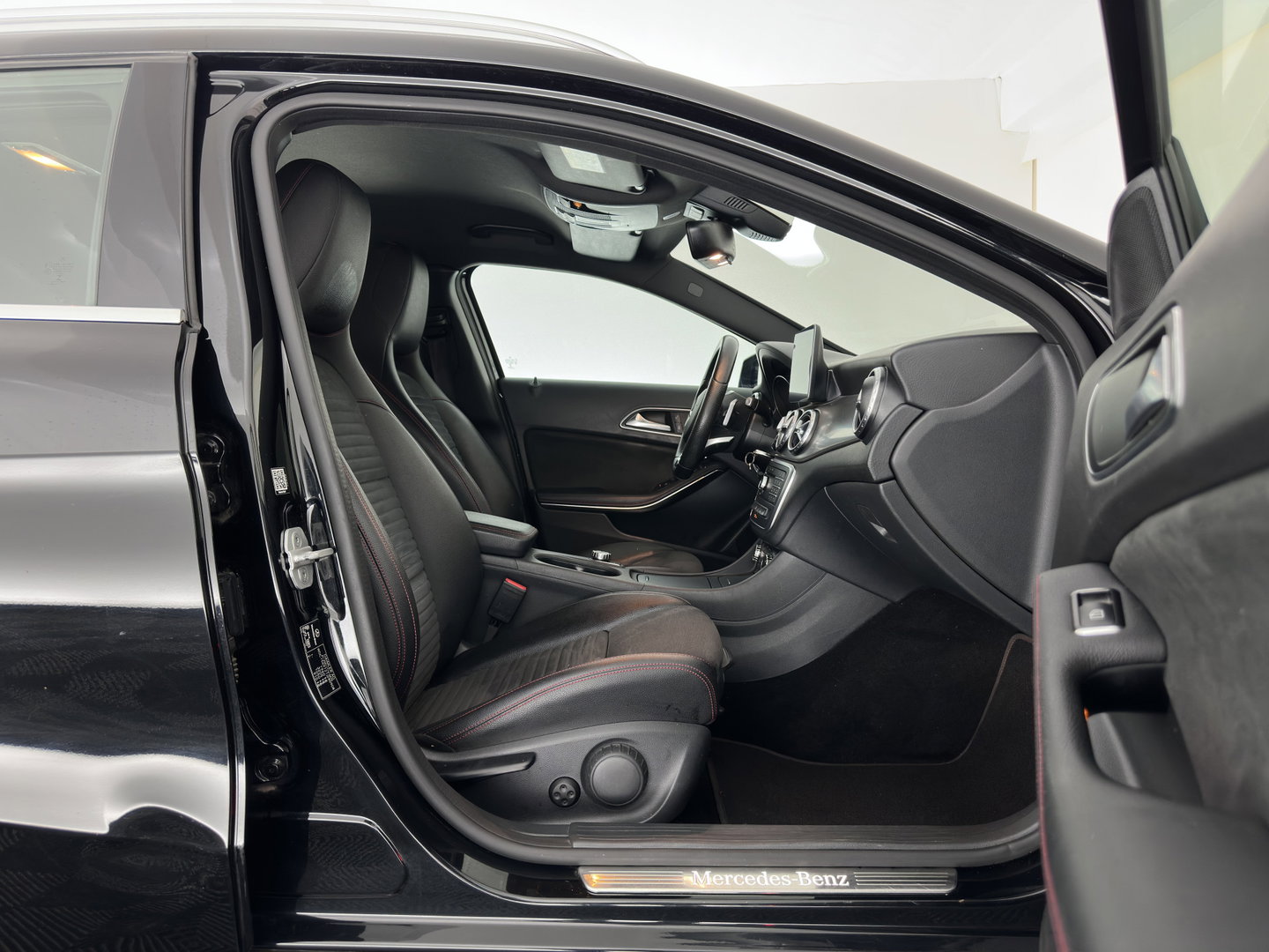 Mercedes-Benz GLA 180 d AMG (INCL.BTW) Aut. *LEATHER-MICROFIBRE | XENON | MEMORY-PACK | HEATED-SPORTSEATS | SHIFT-PADDLES | NAVI-FULLMAP | ECC | PDC | CRUISE | 18''ALU*