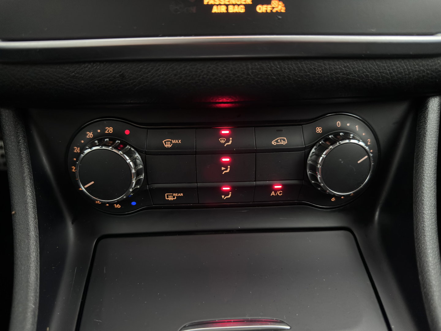 Mercedes-Benz GLA 180 d AMG (INCL.BTW) Aut. *LEATHER-MICROFIBRE | XENON | MEMORY-PACK | HEATED-SPORTSEATS | SHIFT-PADDLES | NAVI-FULLMAP | ECC | PDC | CRUISE | 18''ALU*