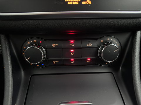 Mercedes-Benz GLA 180 d AMG (INCL.BTW) Aut. *LEATHER-MICROFIBRE | XENON | MEMORY-PACK | HEATED-SPORTSEATS | SHIFT-PADDLES | NAVI-FULLMAP | ECC | PDC | CRUISE | 18''ALU*