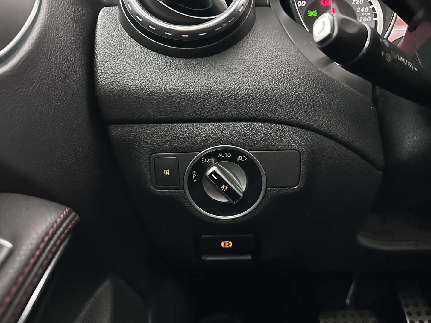Mercedes-Benz GLA 180 d AMG (INCL.BTW) Aut. *LEATHER-MICROFIBRE | XENON | MEMORY-PACK | HEATED-SPORTSEATS | SHIFT-PADDLES | NAVI-FULLMAP | ECC | PDC | CRUISE | 18''ALU*