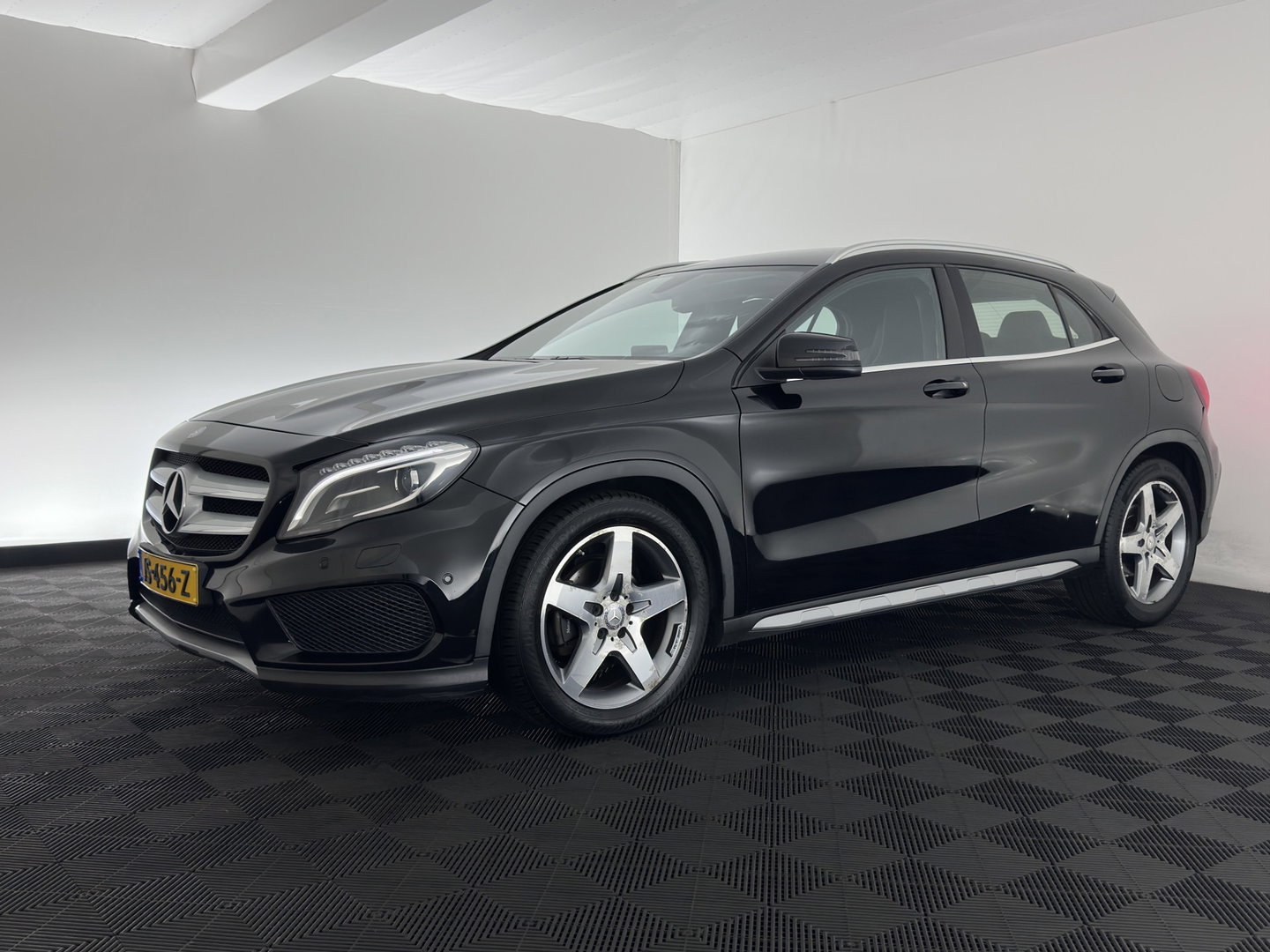 Mercedes-Benz GLA 180 d AMG (INCL.BTW) Aut. *LEATHER-MICROFIBRE | XENON | MEMORY-PACK | HEATED-SPORTSEATS | SHIFT-PADDLES | NAVI-FULLMAP | ECC | PDC | CRUISE | 18''ALU*