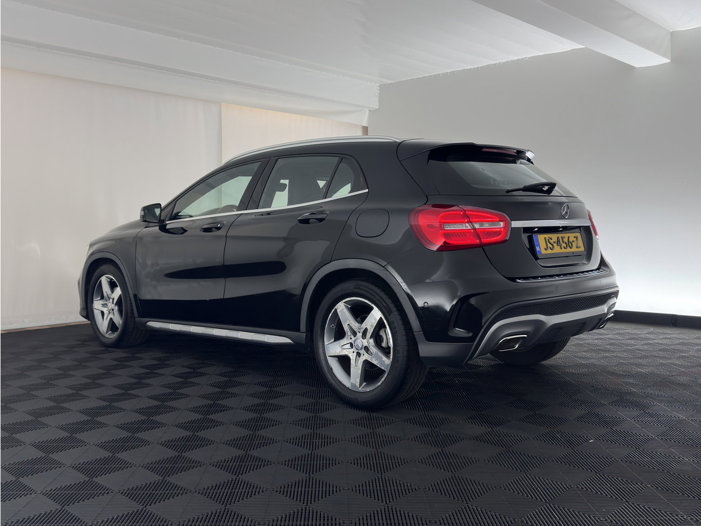Mercedes-Benz GLA 180 d AMG (INCL.BTW) Aut. *LEATHER-MICROFIBRE | XENON | MEMORY-PACK | HEATED-SPORTSEATS | SHIFT-PADDLES | NAVI-FULLMAP | ECC | PDC | CRUISE | 18''ALU*