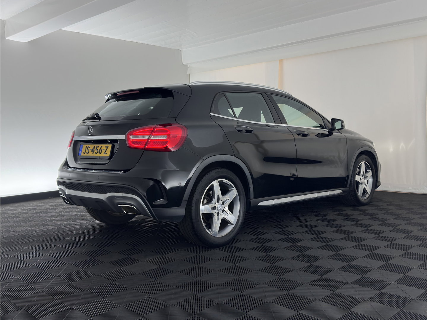 Mercedes-Benz GLA 180 d AMG (INCL.BTW) Aut. *LEATHER-MICROFIBRE | XENON | MEMORY-PACK | HEATED-SPORTSEATS | SHIFT-PADDLES | NAVI-FULLMAP | ECC | PDC | CRUISE | 18''ALU*