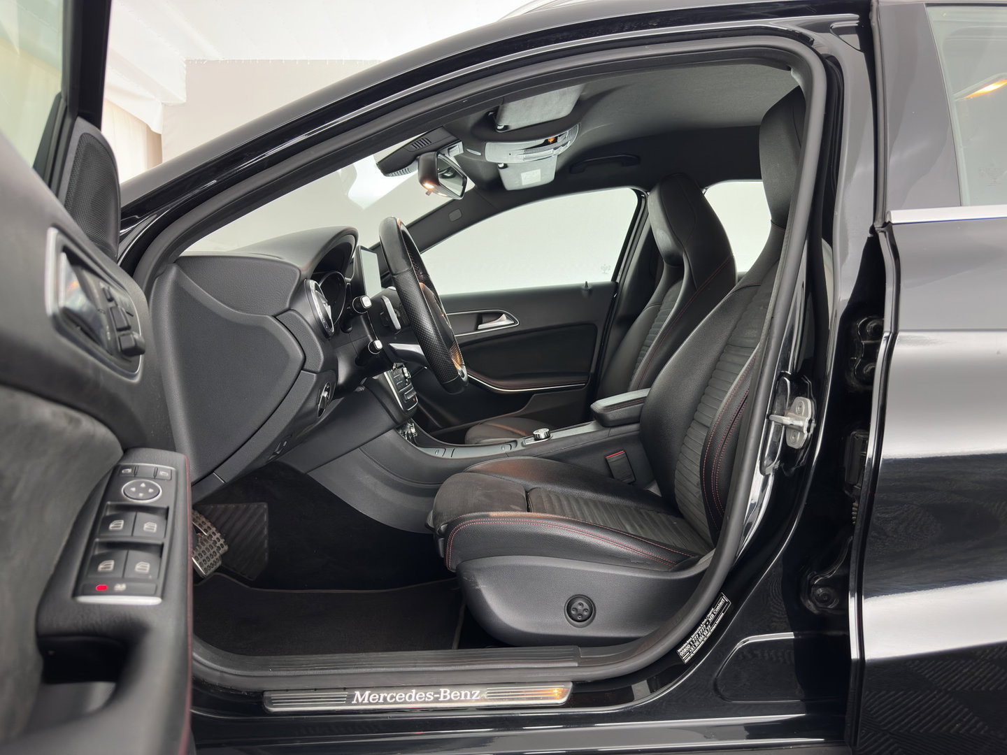 Mercedes-Benz GLA 180 d AMG (INCL.BTW) Aut. *LEATHER-MICROFIBRE | XENON | MEMORY-PACK | HEATED-SPORTSEATS | SHIFT-PADDLES | NAVI-FULLMAP | ECC | PDC | CRUISE | 18''ALU*