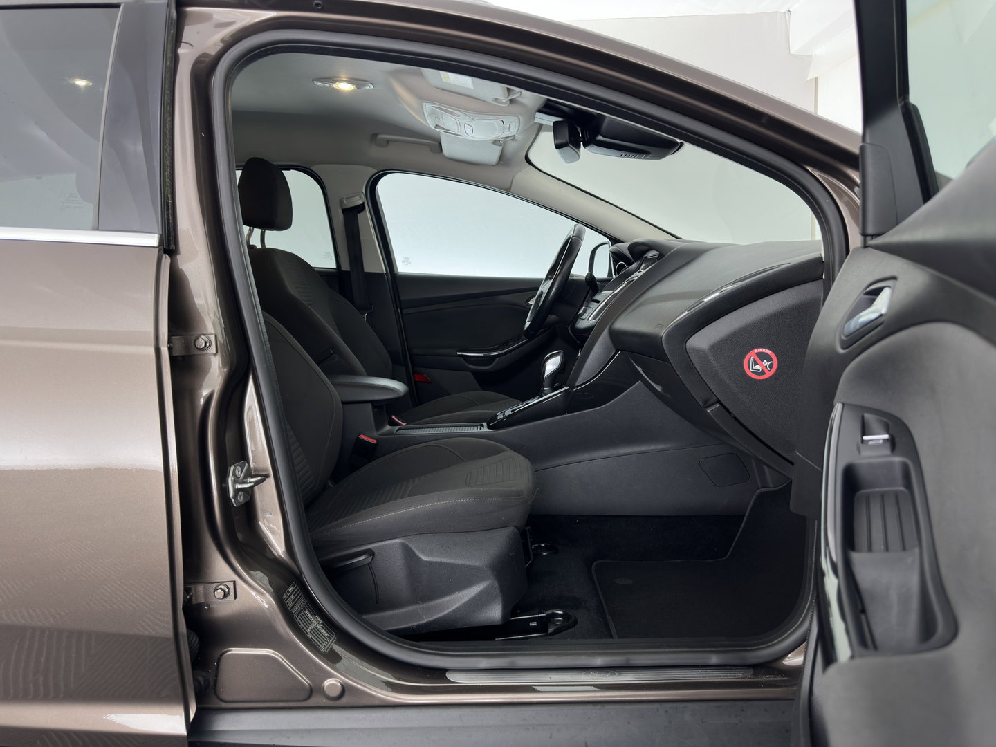 Ford FOCUS Wagon 1.5 TDCI Titanium Aut. *NAVI-FULLMAP | HEATED-COMFORTSEATS | BLIND-SPOT | CAMERA | KEYLESS | PRIVACY-GLASS | ECC | PDC | CRUISE | 17''ALU*