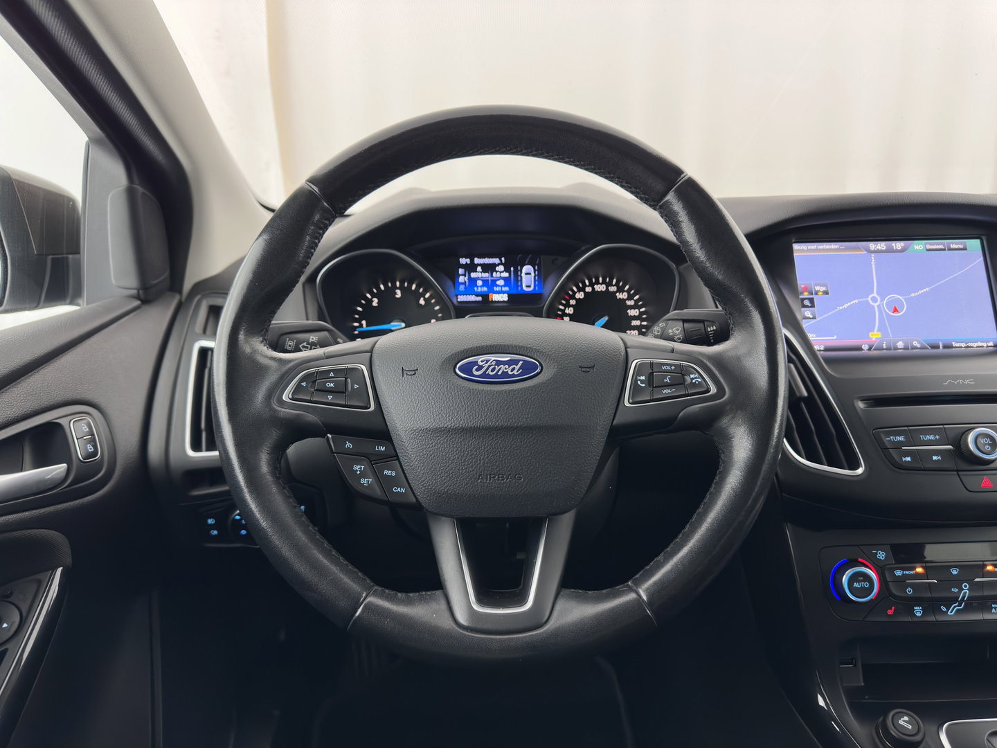 Ford FOCUS Wagon 1.5 TDCI Titanium Aut. *NAVI-FULLMAP | HEATED-COMFORTSEATS | BLIND-SPOT | CAMERA | KEYLESS | PRIVACY-GLASS | ECC | PDC | CRUISE | 17''ALU*