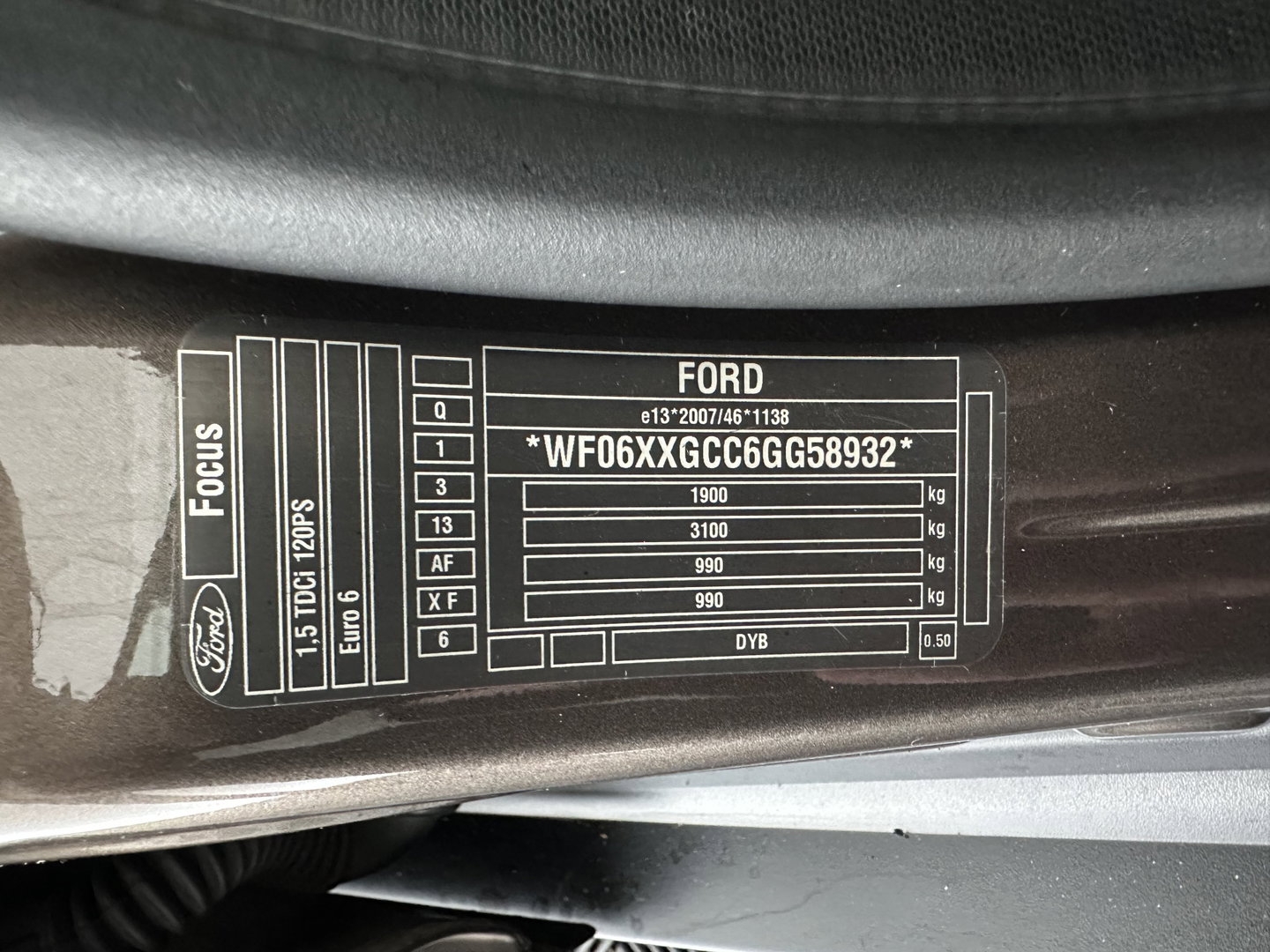 Ford FOCUS Wagon 1.5 TDCI Titanium Aut. *NAVI-FULLMAP | HEATED-COMFORTSEATS | BLIND-SPOT | CAMERA | KEYLESS | PRIVACY-GLASS | ECC | PDC | CRUISE | 17''ALU*