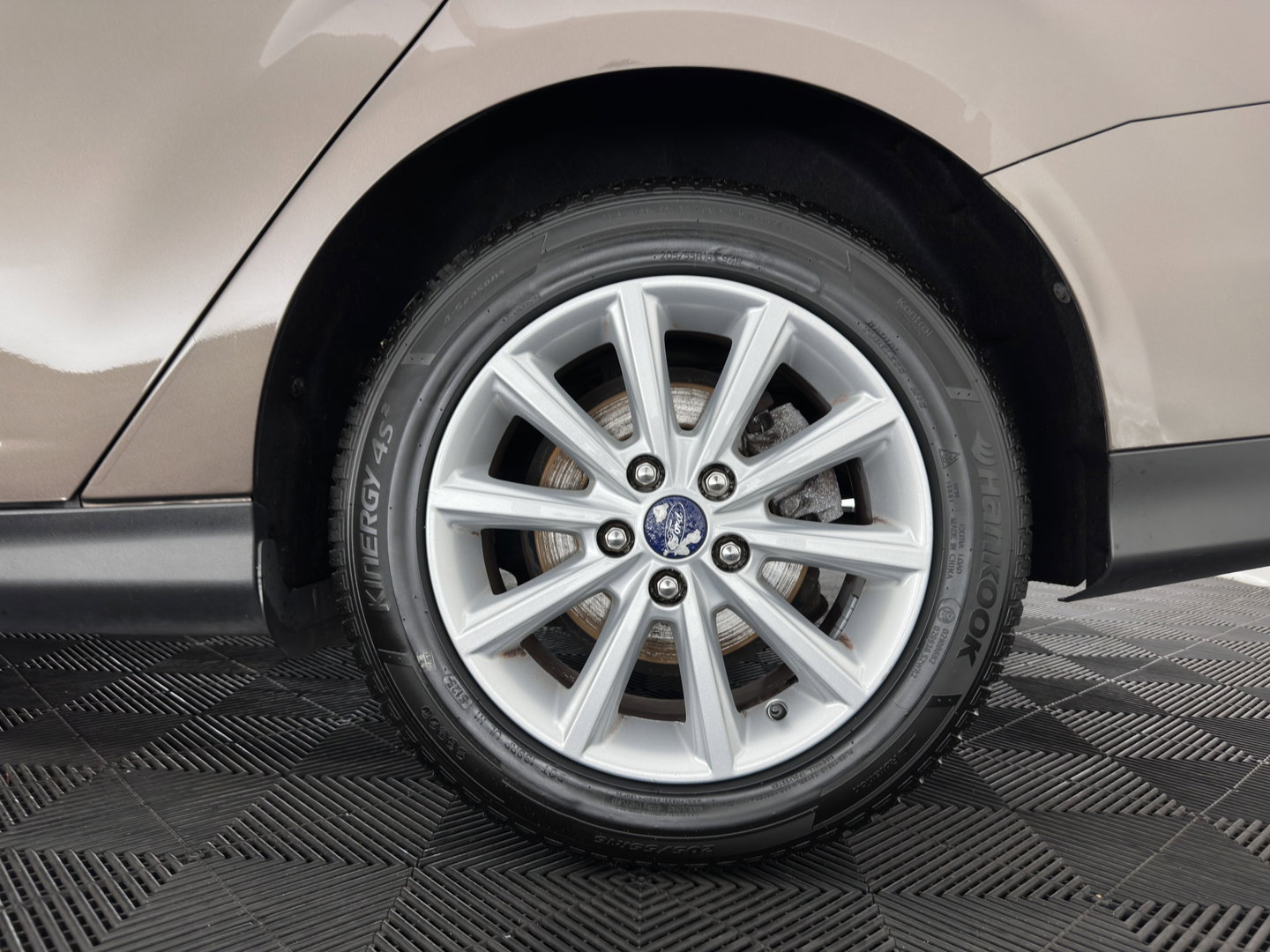 Ford FOCUS Wagon 1.5 TDCI Titanium Aut. *NAVI-FULLMAP | HEATED-COMFORTSEATS | BLIND-SPOT | CAMERA | KEYLESS | PRIVACY-GLASS | ECC | PDC | CRUISE | 17''ALU*