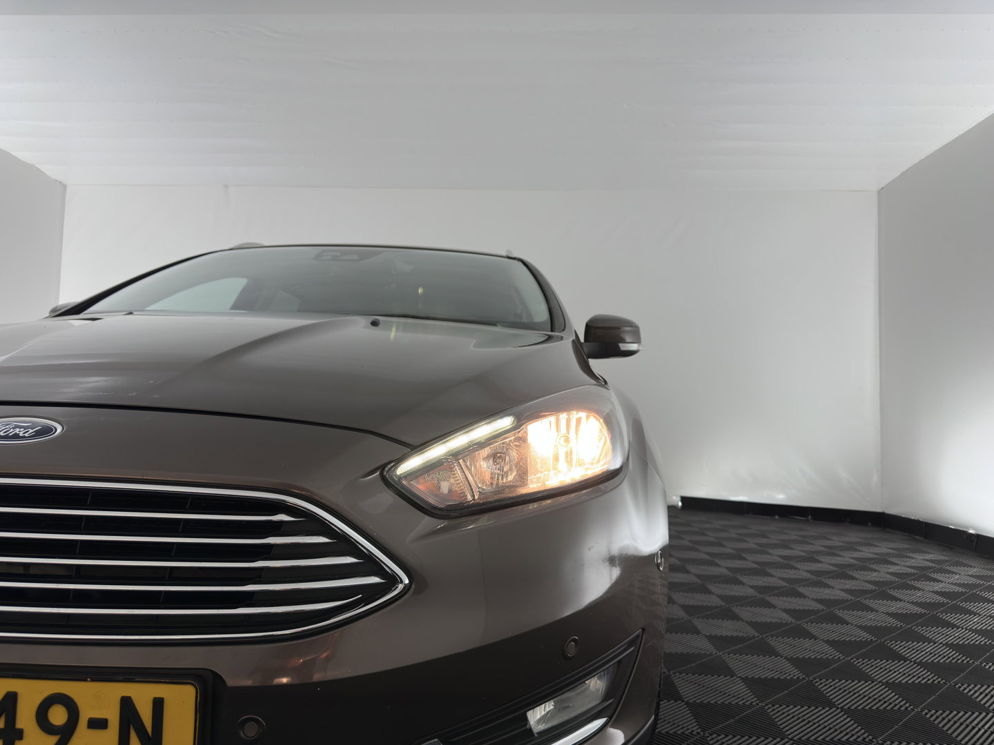 Ford FOCUS Wagon 1.5 TDCI Titanium Aut. *NAVI-FULLMAP | HEATED-COMFORTSEATS | BLIND-SPOT | CAMERA | KEYLESS | PRIVACY-GLASS | ECC | PDC | CRUISE | 17''ALU*
