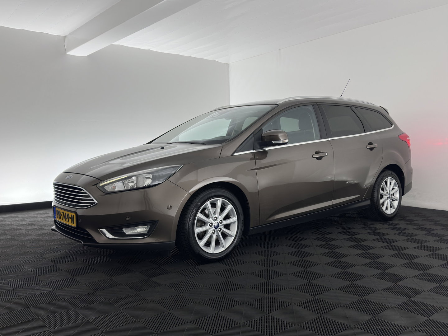 Ford FOCUS Wagon 1.5 TDCI Titanium Aut. *NAVI-FULLMAP | HEATED-COMFORTSEATS | BLIND-SPOT | CAMERA | KEYLESS | PRIVACY-GLASS | ECC | PDC | CRUISE | 17''ALU*