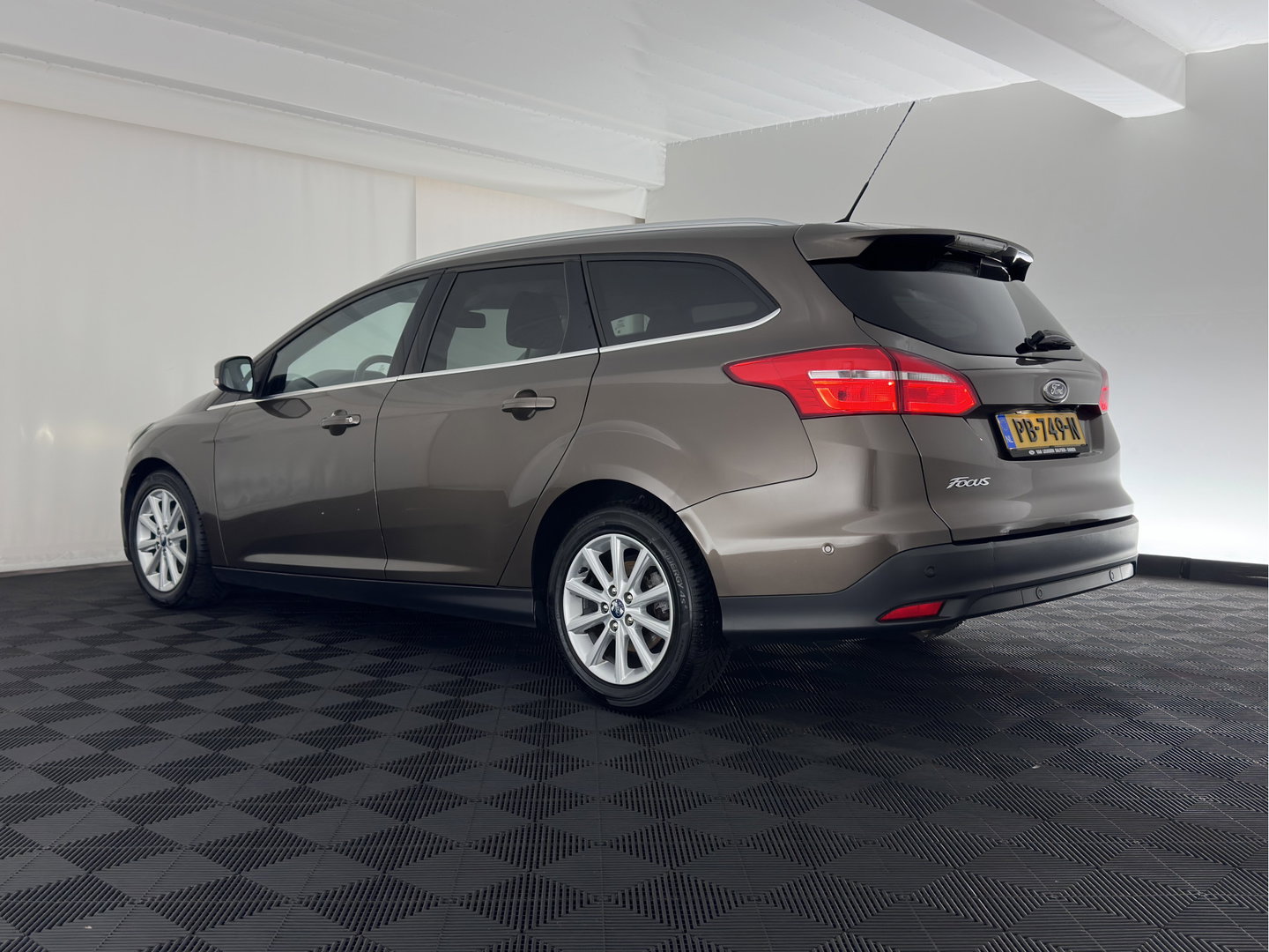 Ford FOCUS Wagon 1.5 TDCI Titanium Aut. *NAVI-FULLMAP | HEATED-COMFORTSEATS | BLIND-SPOT | CAMERA | KEYLESS | PRIVACY-GLASS | ECC | PDC | CRUISE | 17''ALU*