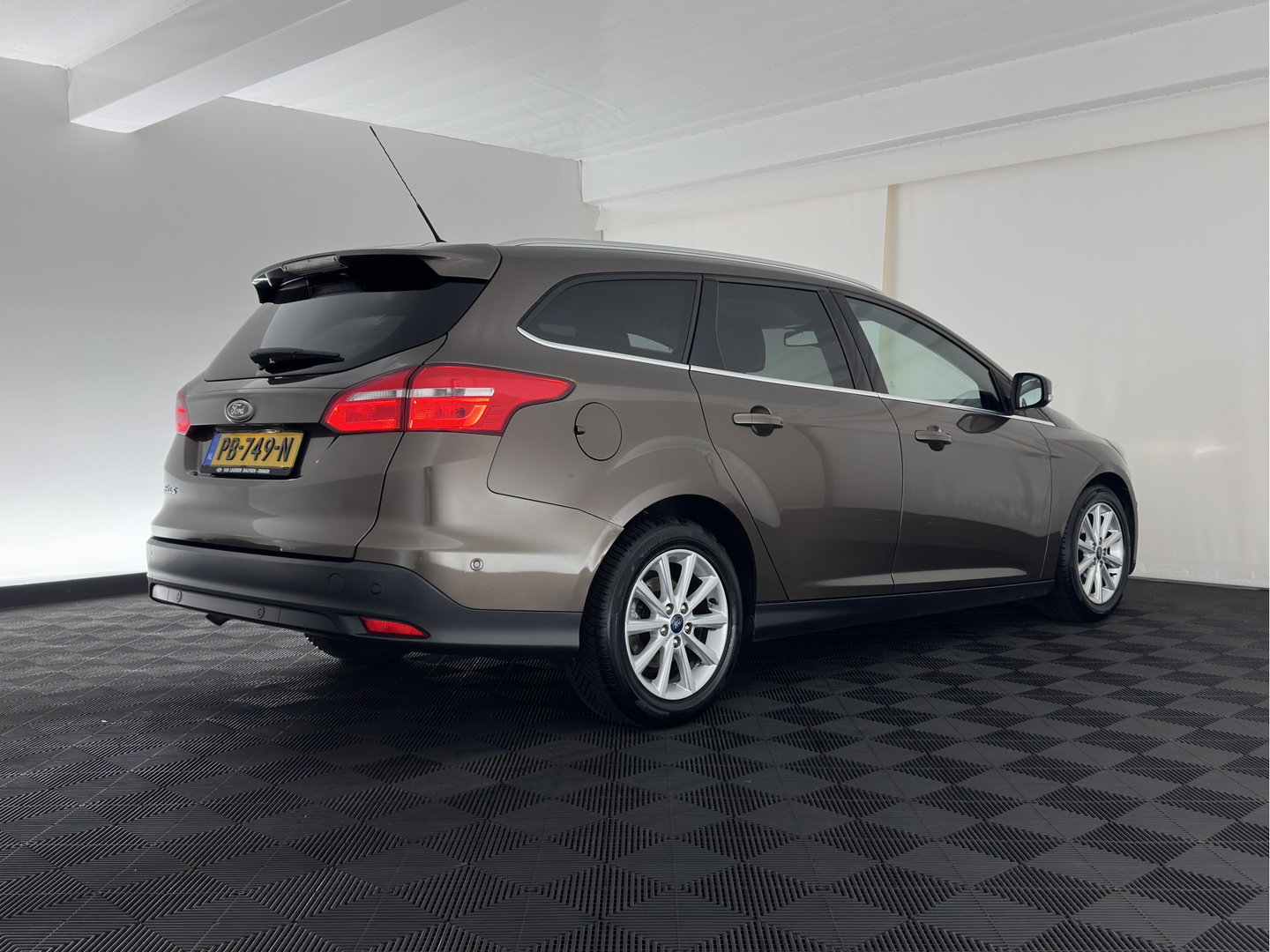 Ford FOCUS Wagon 1.5 TDCI Titanium Aut. *NAVI-FULLMAP | HEATED-COMFORTSEATS | BLIND-SPOT | CAMERA | KEYLESS | PRIVACY-GLASS | ECC | PDC | CRUISE | 17''ALU*