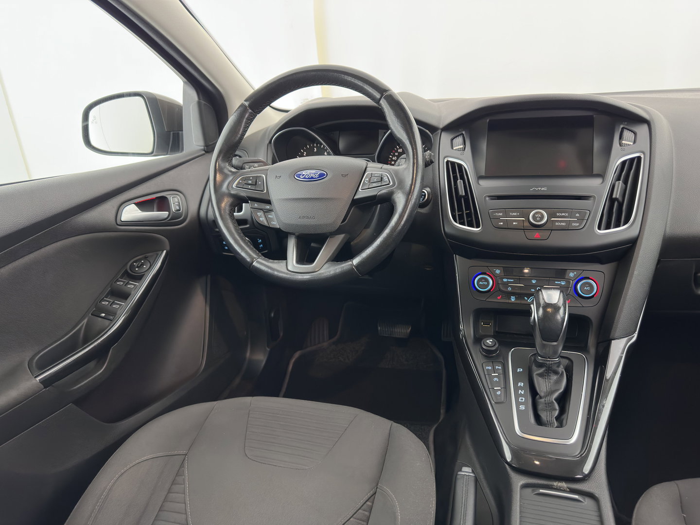 Ford FOCUS Wagon 1.5 TDCI Titanium Aut. *NAVI-FULLMAP | HEATED-COMFORTSEATS | BLIND-SPOT | CAMERA | KEYLESS | PRIVACY-GLASS | ECC | PDC | CRUISE | 17''ALU*