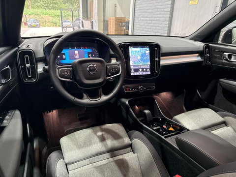 Volvo XC40 2.0 B3 Plus Black Edition | Harman/Kardon | BLIS | 360° Camera | Pilot Assist | Stoel+Stuurverwarming | Memory | ACC | 20 Inch