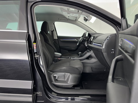 Škoda Karoq 1.6 TDI Style Business (INCL.BTW) Aut. *FULL-LED | NAVI-FULLMAP | ADAPTIVE-CRUISE | HEATED-COMFORTSEATS | KEYLESS | PRIVACY-GLASS | AMBIENT-LIGHT | DAB+ | ECC | PDC | 18''ALU*