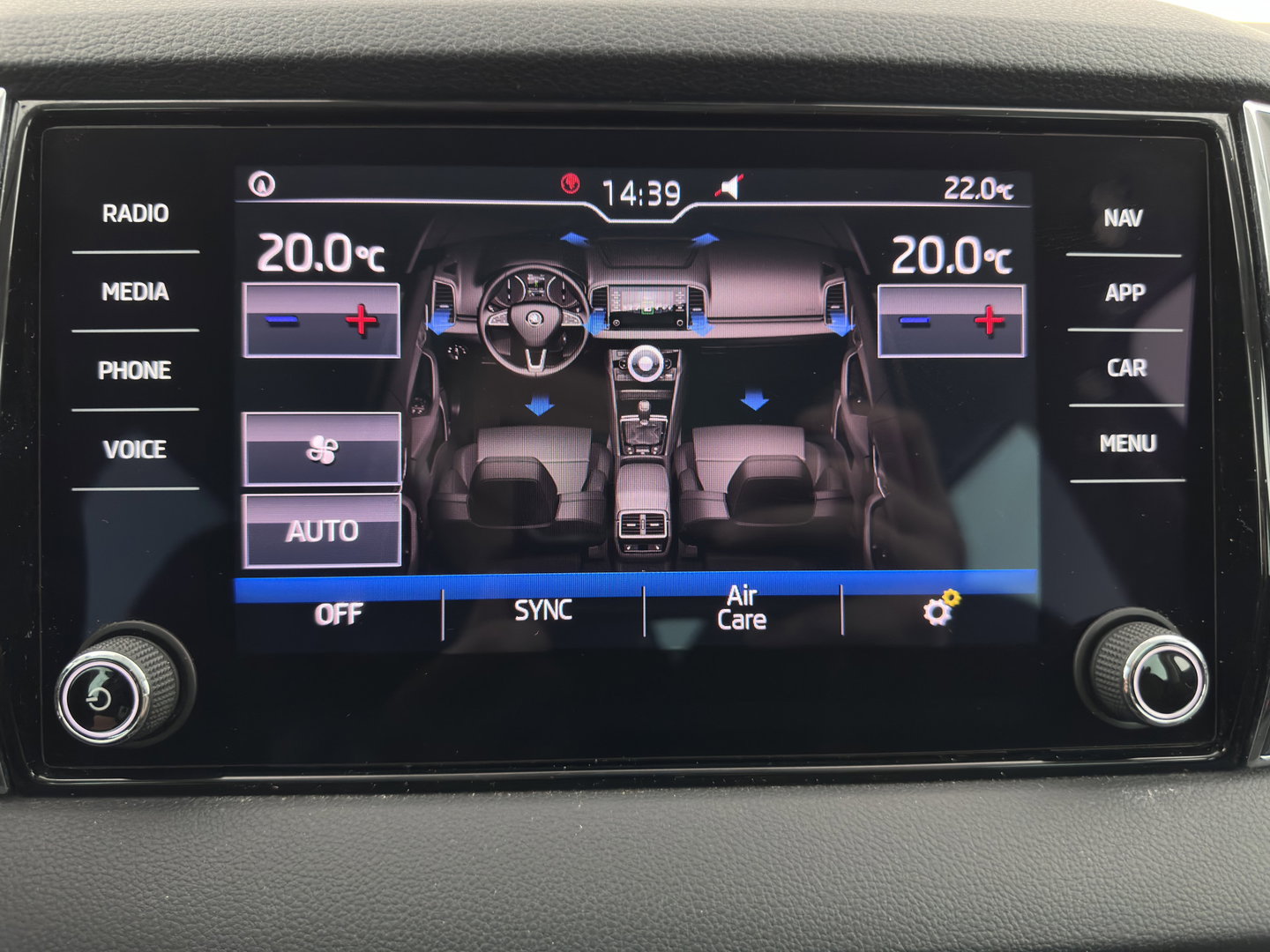 Škoda Karoq 1.6 TDI Style Business (INCL.BTW) Aut. *FULL-LED | NAVI-FULLMAP | ADAPTIVE-CRUISE | HEATED-COMFORTSEATS | KEYLESS | PRIVACY-GLASS | AMBIENT-LIGHT | DAB+ | ECC | PDC | 18''ALU*