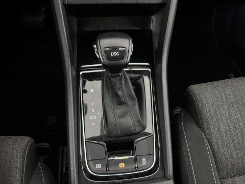 Škoda Karoq 1.6 TDI Style Business (INCL.BTW) Aut. *FULL-LED | NAVI-FULLMAP | ADAPTIVE-CRUISE | HEATED-COMFORTSEATS | KEYLESS | PRIVACY-GLASS | AMBIENT-LIGHT | DAB+ | ECC | PDC | 18''ALU*