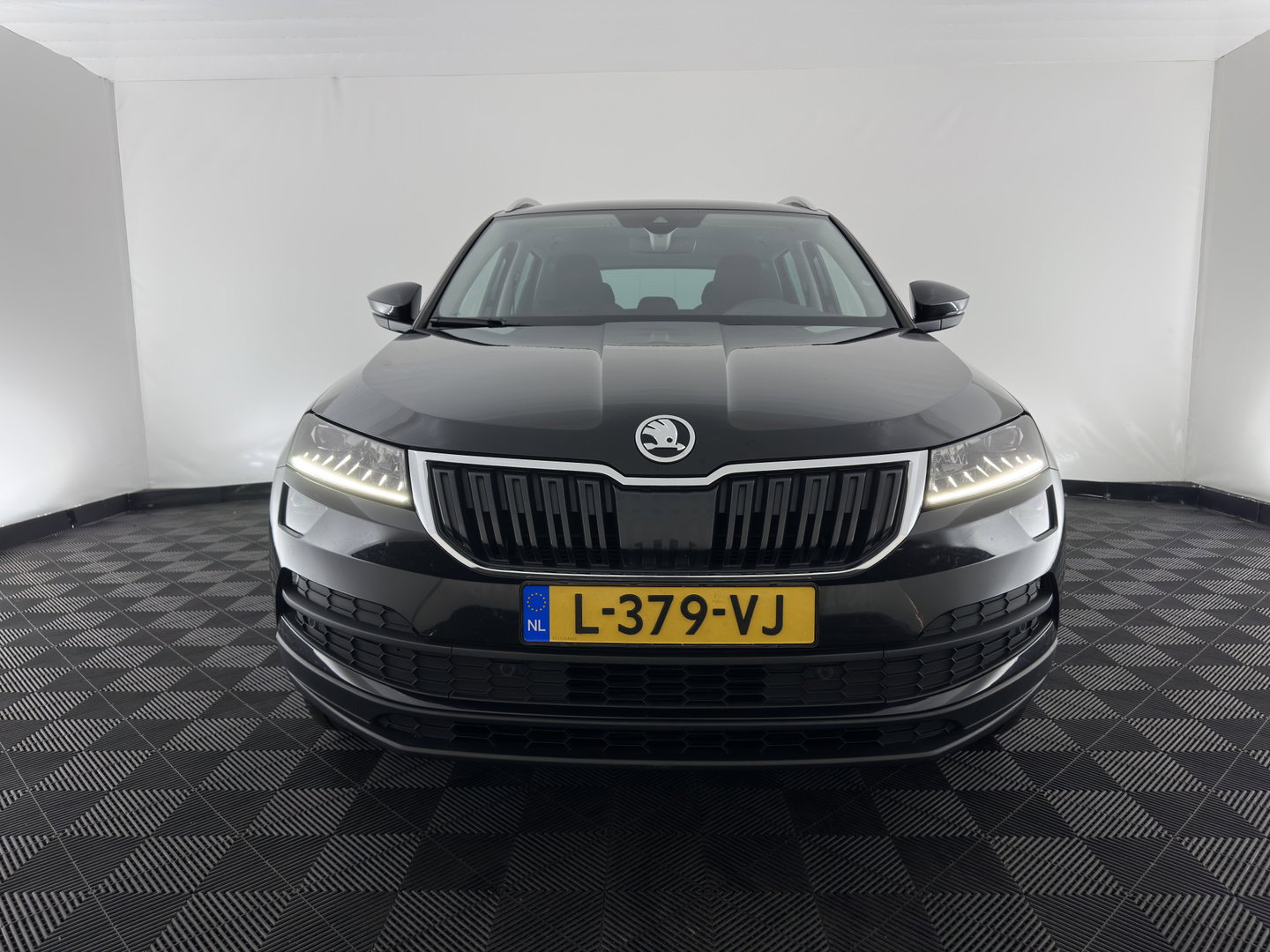 Škoda Karoq 1.6 TDI Style Business (INCL.BTW) Aut. *FULL-LED | NAVI-FULLMAP | ADAPTIVE-CRUISE | HEATED-COMFORTSEATS | KEYLESS | PRIVACY-GLASS | AMBIENT-LIGHT | DAB+ | ECC | PDC | 18''ALU*