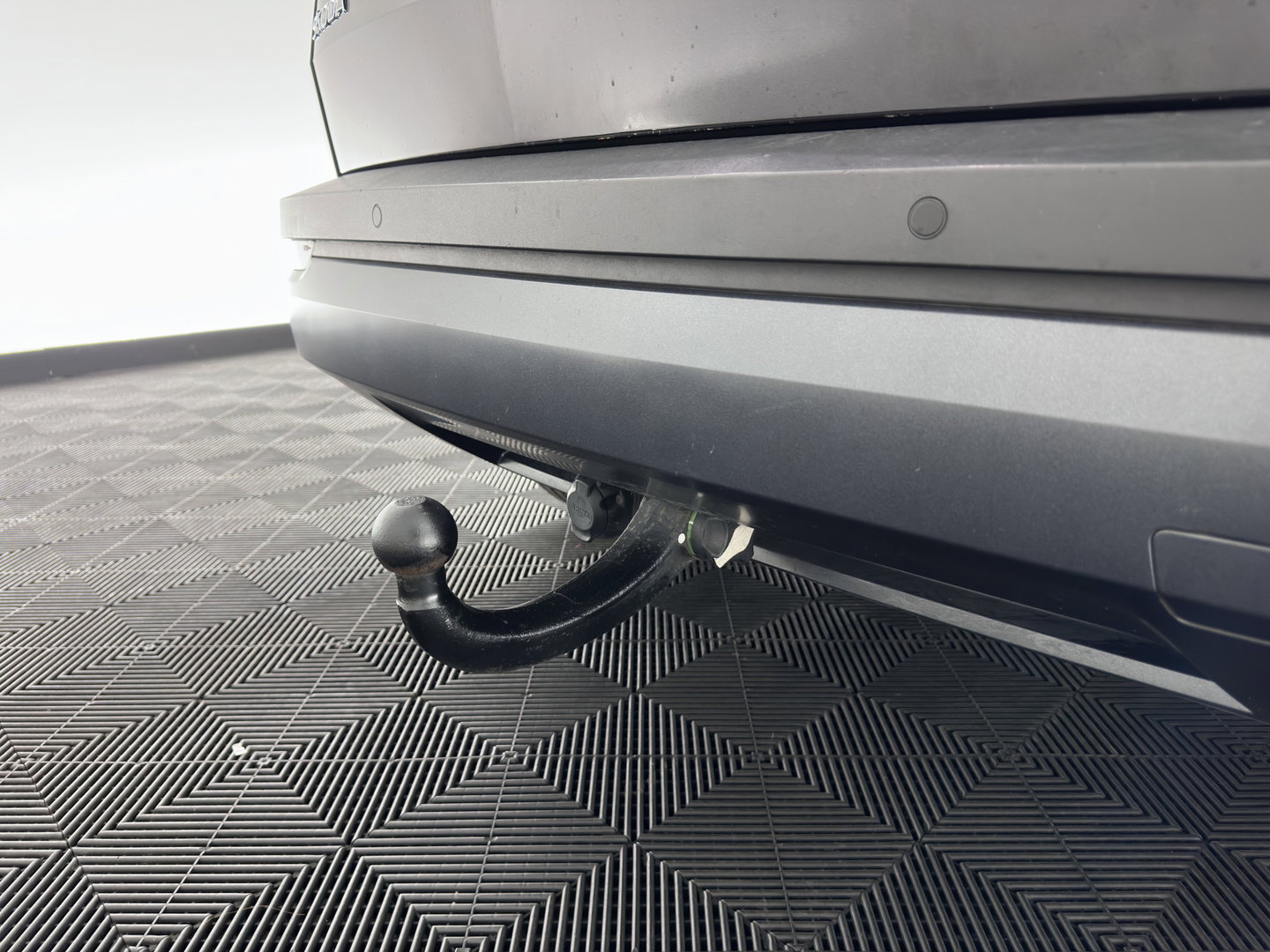 Škoda Karoq 1.6 TDI Style Business (INCL.BTW) Aut. *FULL-LED | NAVI-FULLMAP | ADAPTIVE-CRUISE | HEATED-COMFORTSEATS | KEYLESS | PRIVACY-GLASS | AMBIENT-LIGHT | DAB+ | ECC | PDC | 18''ALU*