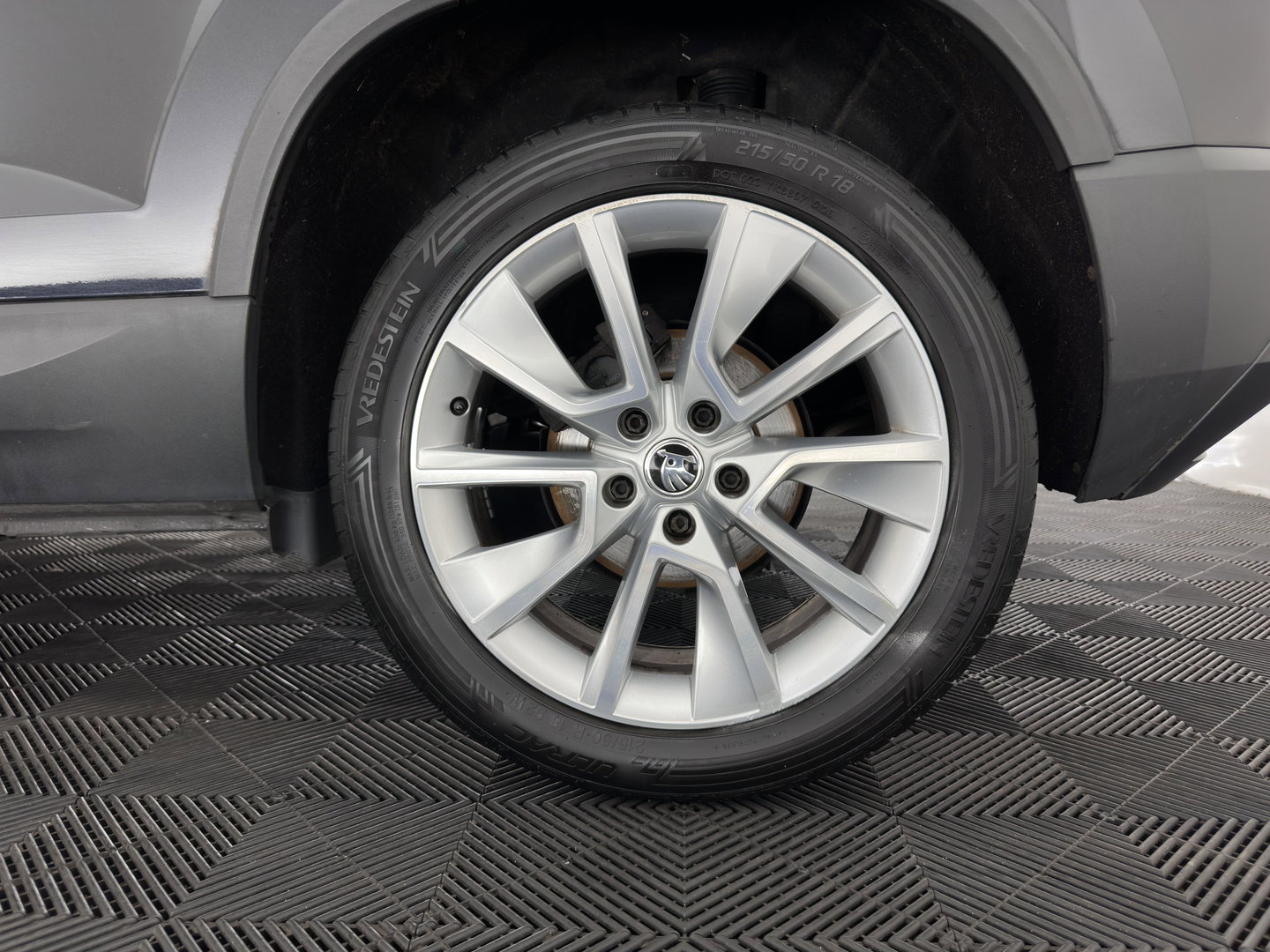Škoda Karoq 1.6 TDI Style Business (INCL.BTW) Aut. *FULL-LED | NAVI-FULLMAP | ADAPTIVE-CRUISE | HEATED-COMFORTSEATS | KEYLESS | PRIVACY-GLASS | AMBIENT-LIGHT | DAB+ | ECC | PDC | 18''ALU*
