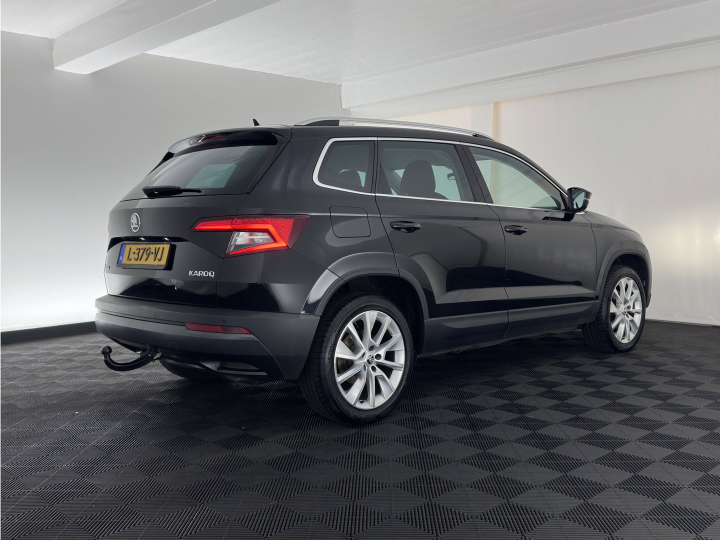 Škoda Karoq 1.6 TDI Style Business (INCL.BTW) Aut. *FULL-LED | NAVI-FULLMAP | ADAPTIVE-CRUISE | HEATED-COMFORTSEATS | KEYLESS | PRIVACY-GLASS | AMBIENT-LIGHT | DAB+ | ECC | PDC | 18''ALU*