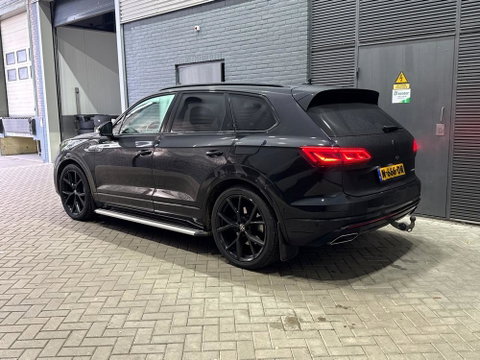 Volkswagen Touareg 3.0 TSi eHybrid 4MOTION R | Luchtvering | Panoramadak | Trekhaak | 360° Camera | Head-Up | Night Vision | Dynaudio | Massage+Ventilatie | 22 Inch