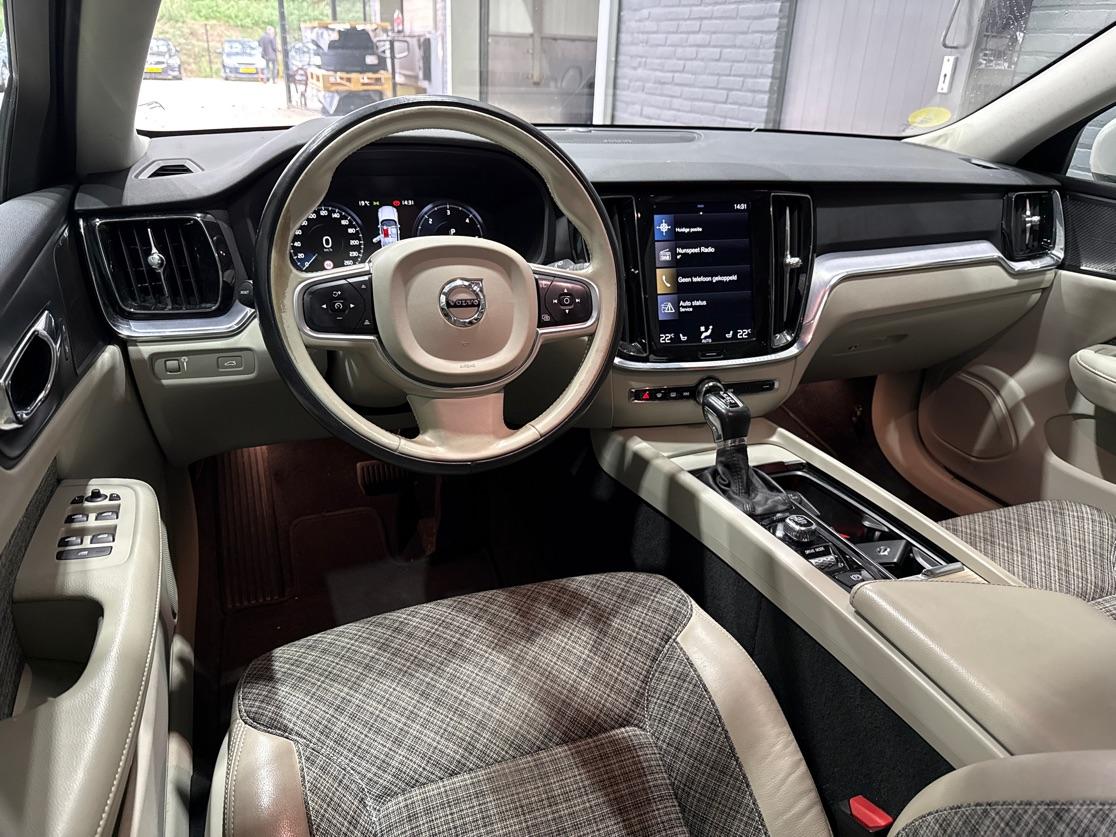 Volvo V60 2.0 D4 Inscription | Harman/Kardon | Pilot-assist | BLIS | Trekhaak | Stoelverwarming | Carplay | ACC
