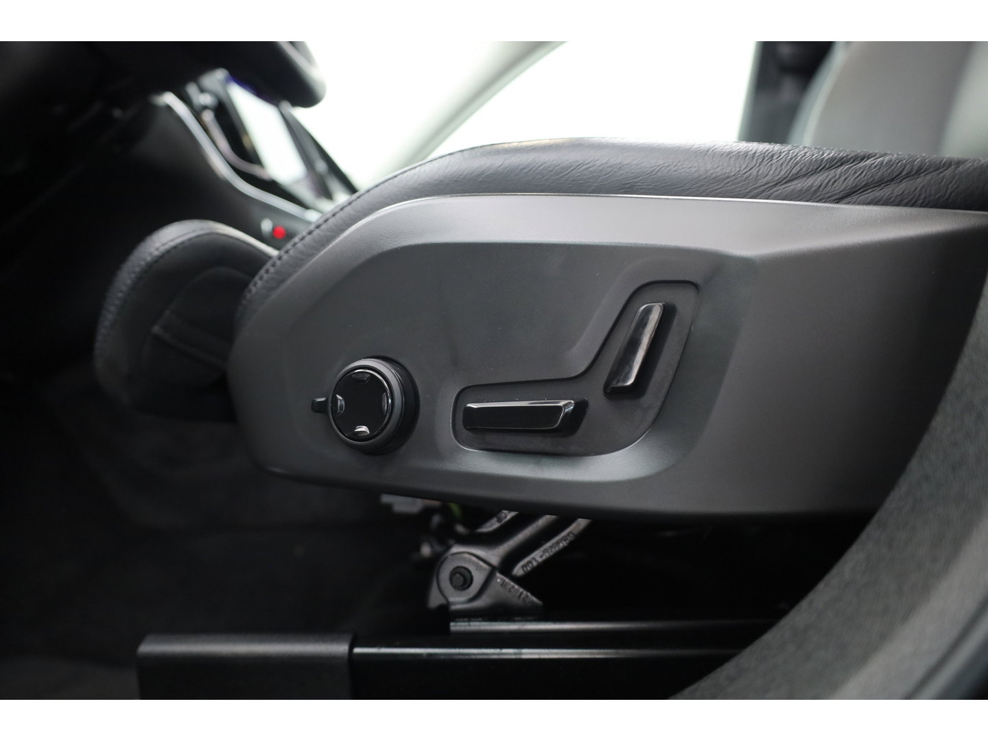 Volvo XC60 2.0 T8 455PK Plug-in hybrid AWD Plus Dark | Long Range | 360 Camera | Pano-dak | Harman /  Kardon Audio | ACC |