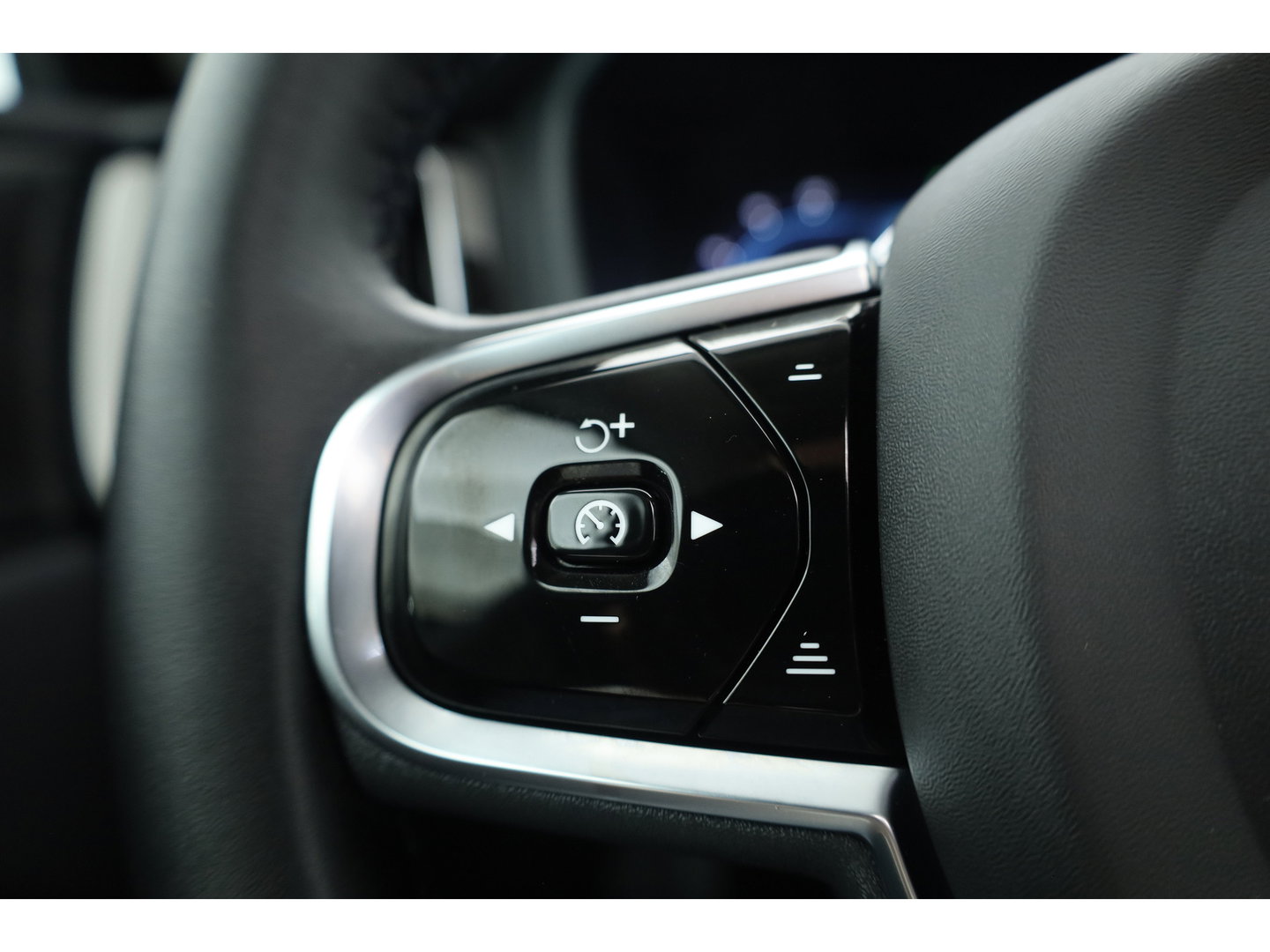 Volvo XC60 2.0 T8 455PK Plug-in hybrid AWD Plus Dark | Long Range | 360 Camera | Pano-dak | Harman /  Kardon Audio | ACC |