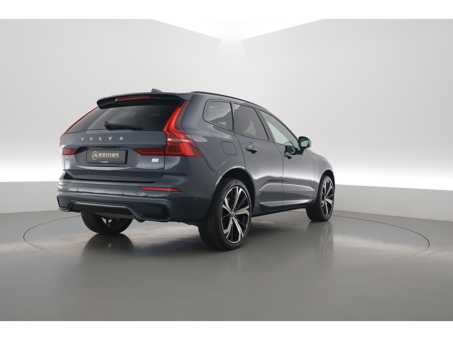 Volvo XC60 2.0 T8 455PK Plug-in hybrid AWD Plus Dark | Long Range | 360 Camera | Pano-dak | Harman /  Kardon Audio | ACC |