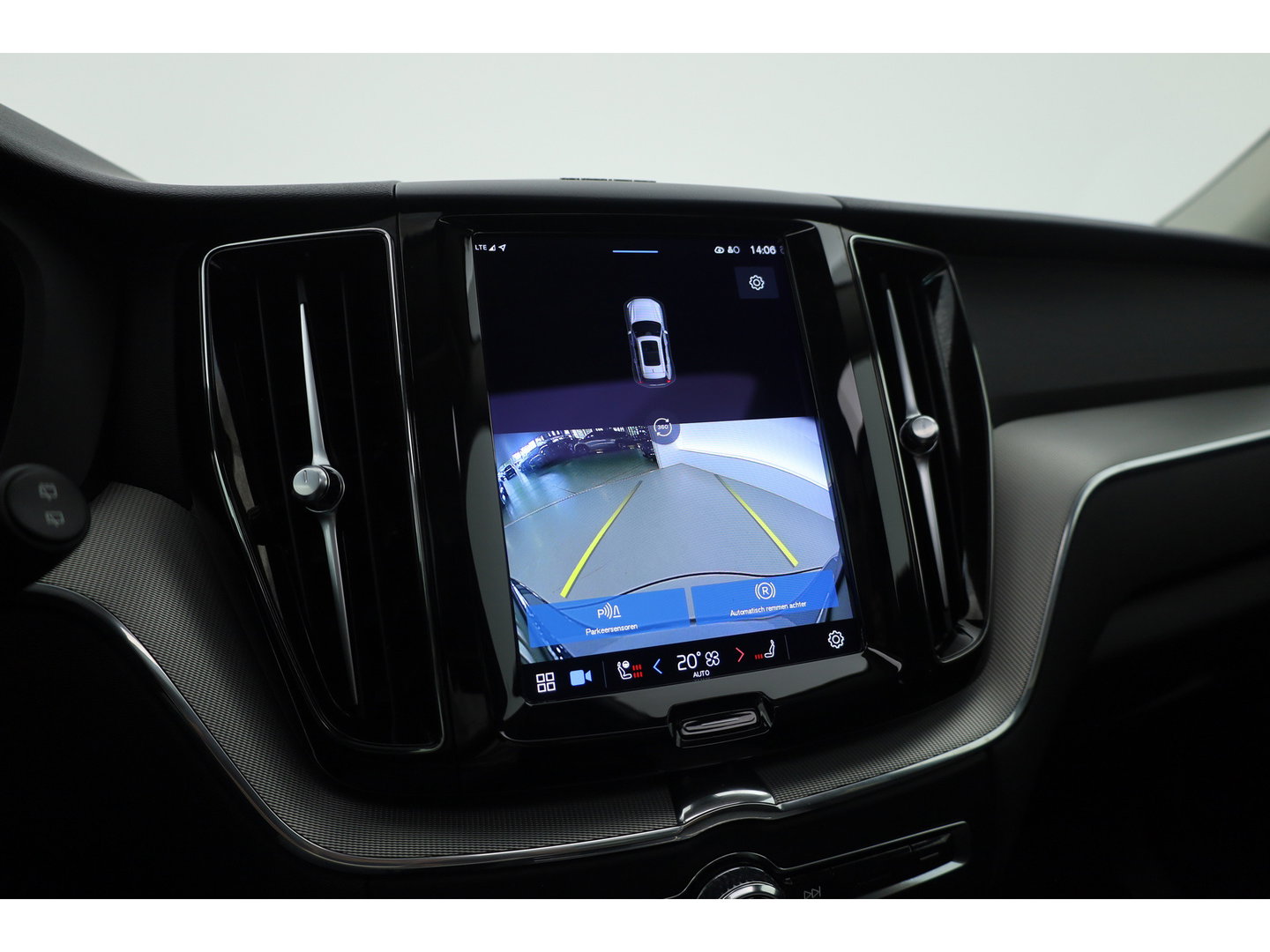 Volvo XC60 2.0 T8 455PK Plug-in hybrid AWD Plus Dark | Long Range | 360 Camera | Pano-dak | Harman /  Kardon Audio | ACC |