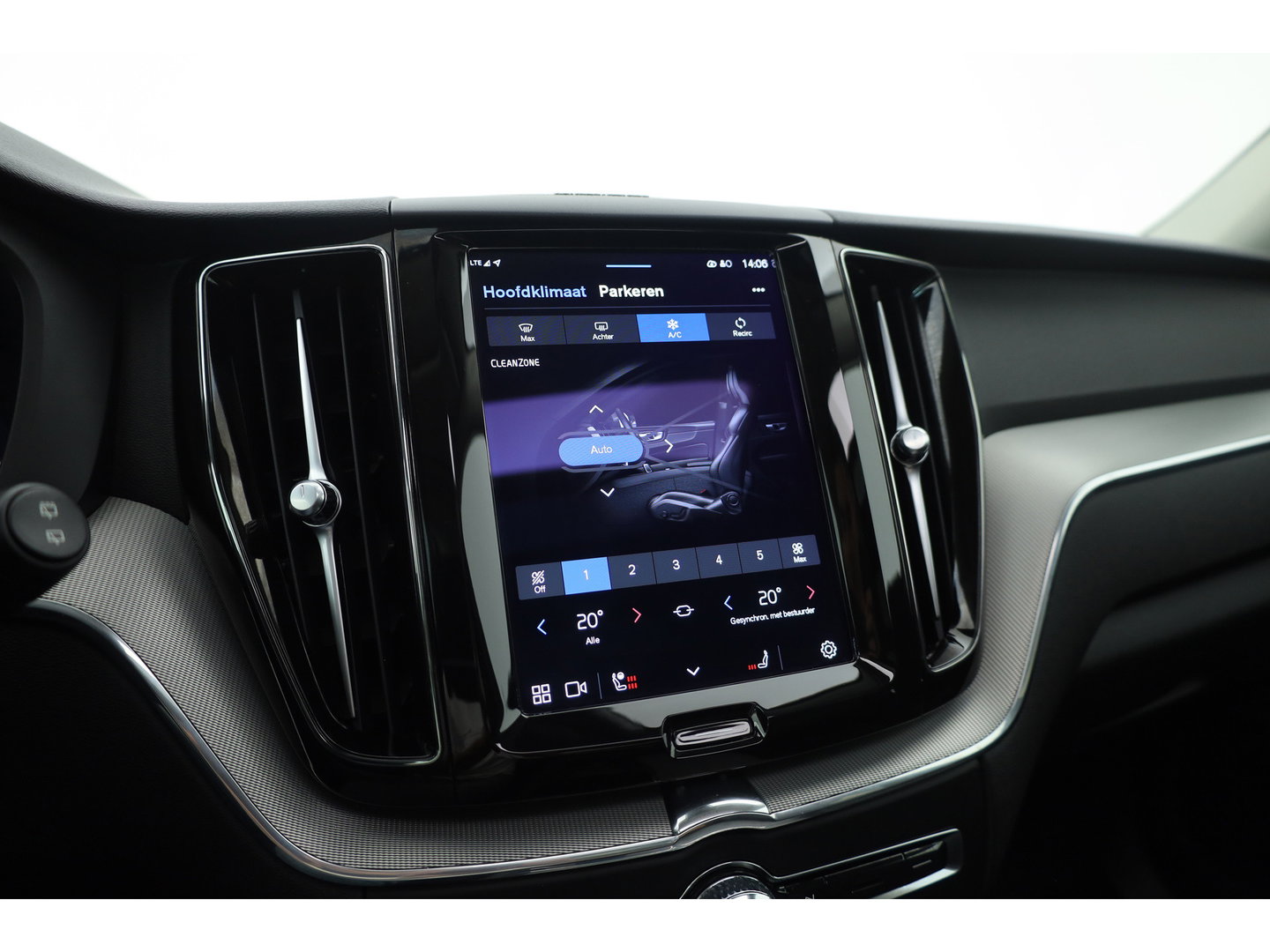 Volvo XC60 2.0 T8 455PK Plug-in hybrid AWD Plus Dark | Long Range | 360 Camera | Pano-dak | Harman /  Kardon Audio | ACC |