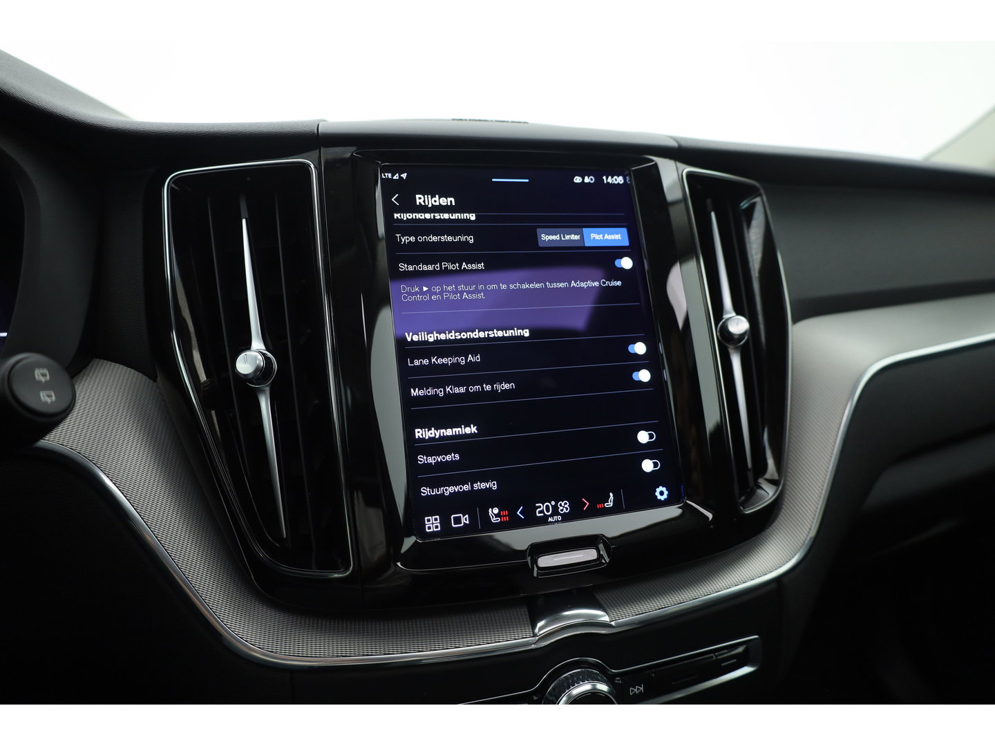 Volvo XC60 2.0 T8 455PK Plug-in hybrid AWD Plus Dark | Long Range | 360 Camera | Pano-dak | Harman /  Kardon Audio | ACC |