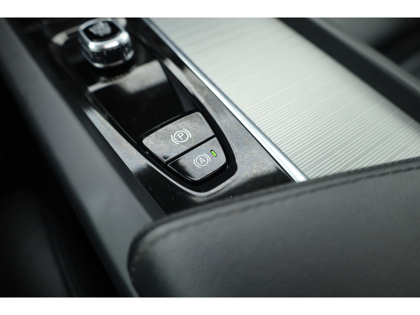 Volvo XC60 2.0 T8 455PK Plug-in hybrid AWD Plus Dark | Long Range | 360 Camera | Pano-dak | Harman /  Kardon Audio | ACC |