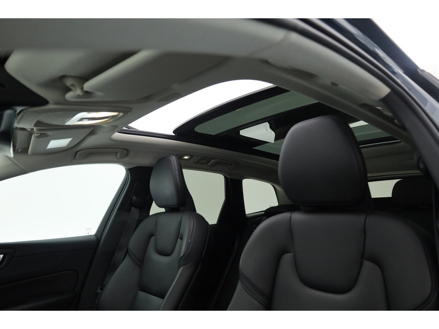 Volvo XC60 2.0 T8 455PK Plug-in hybrid AWD Plus Dark | Long Range | 360 Camera | Pano-dak | Harman /  Kardon Audio | ACC |